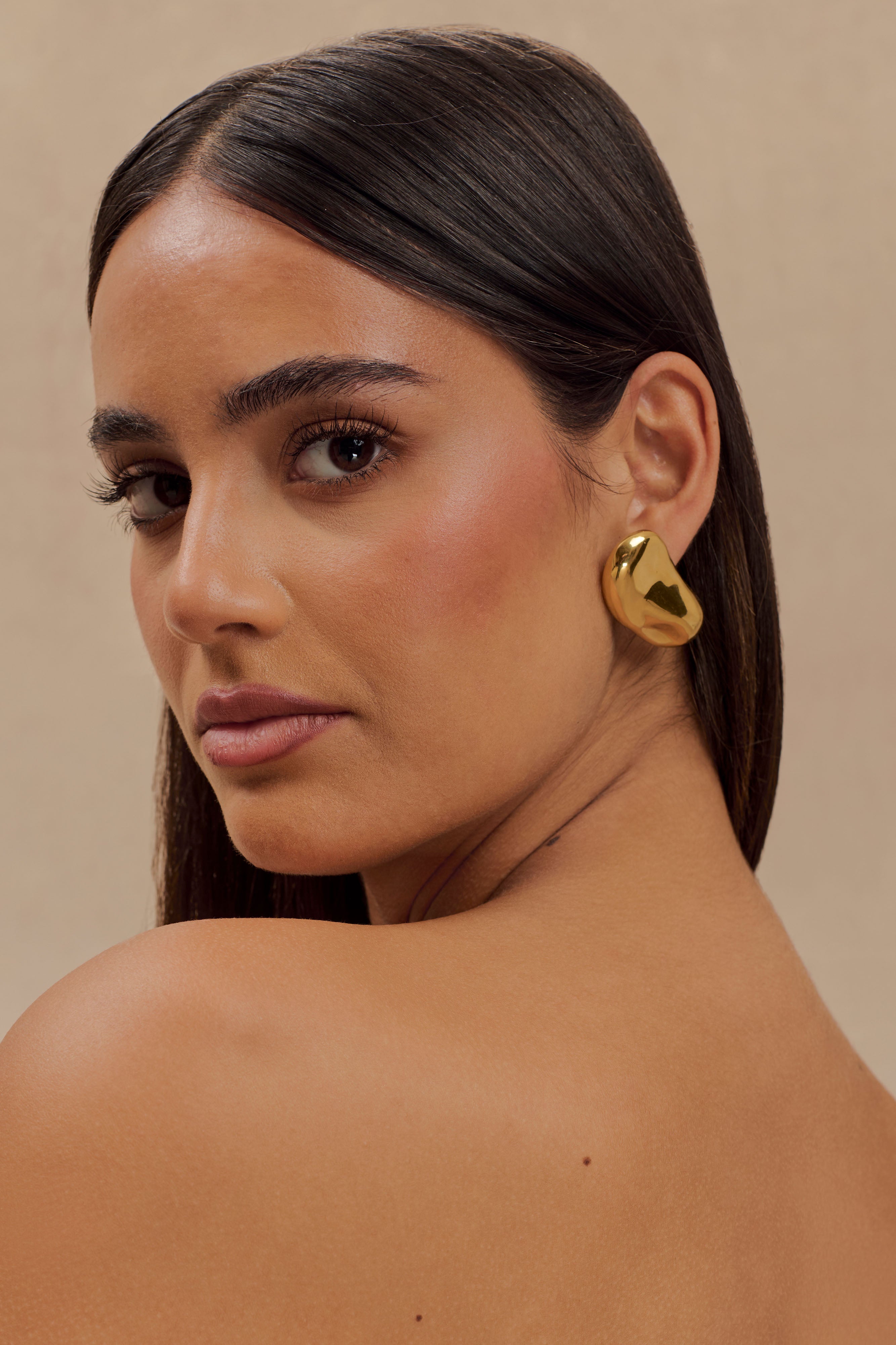 Alternative view of Alicia Horizontal Earrings - Gold