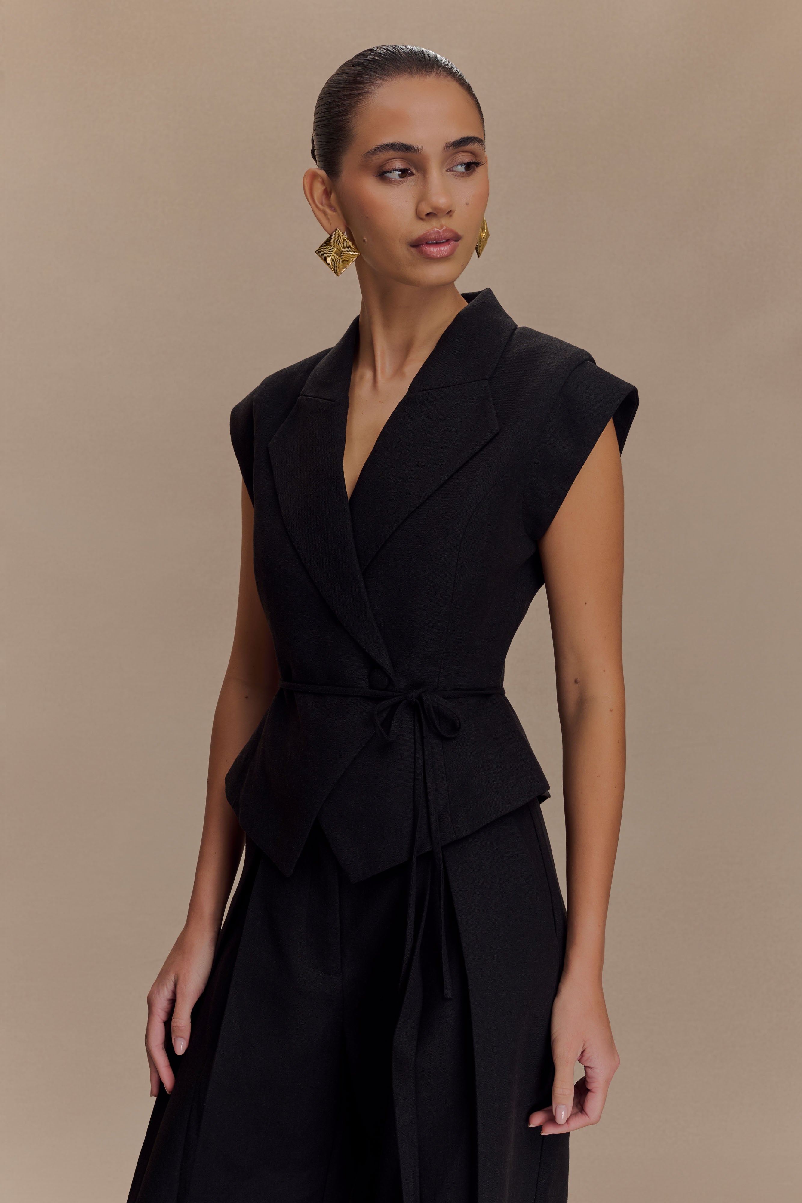 Andina Shortsleeve Linen Top - Black - Image 5
