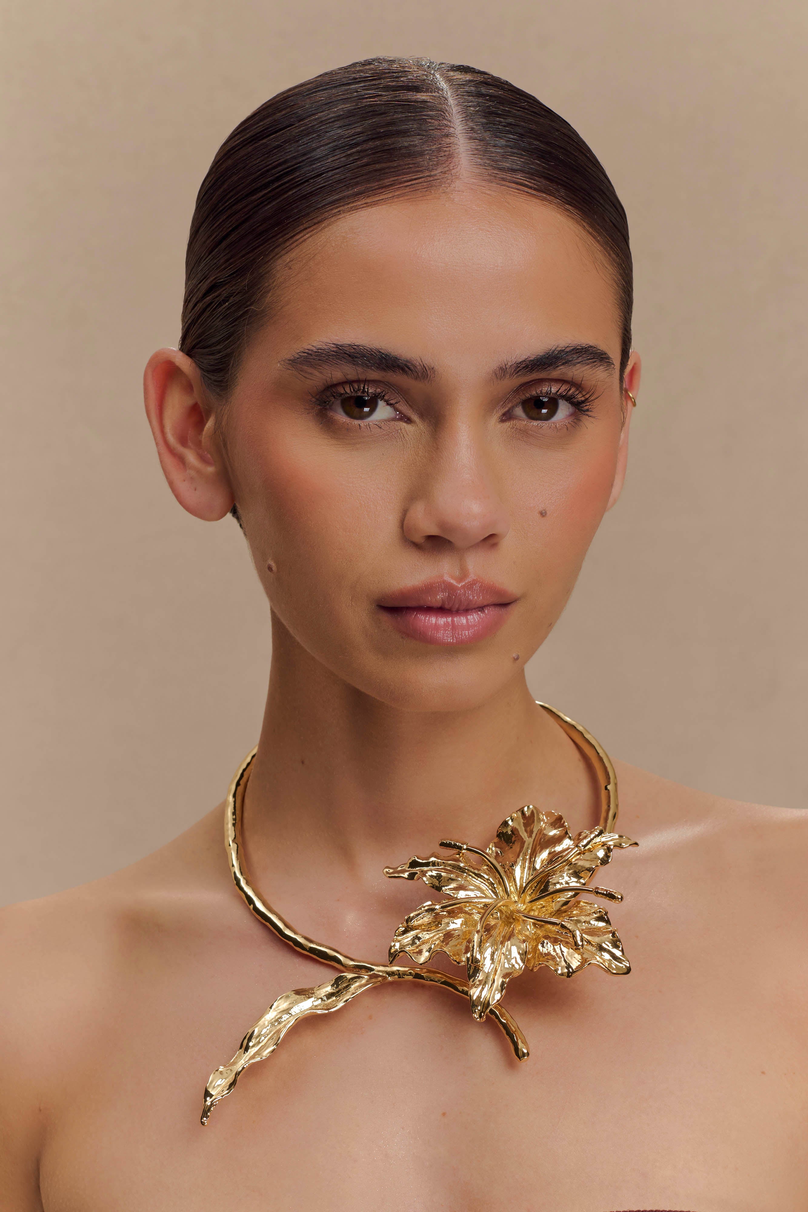 Alternative view of Allona Floral Choker - Gold