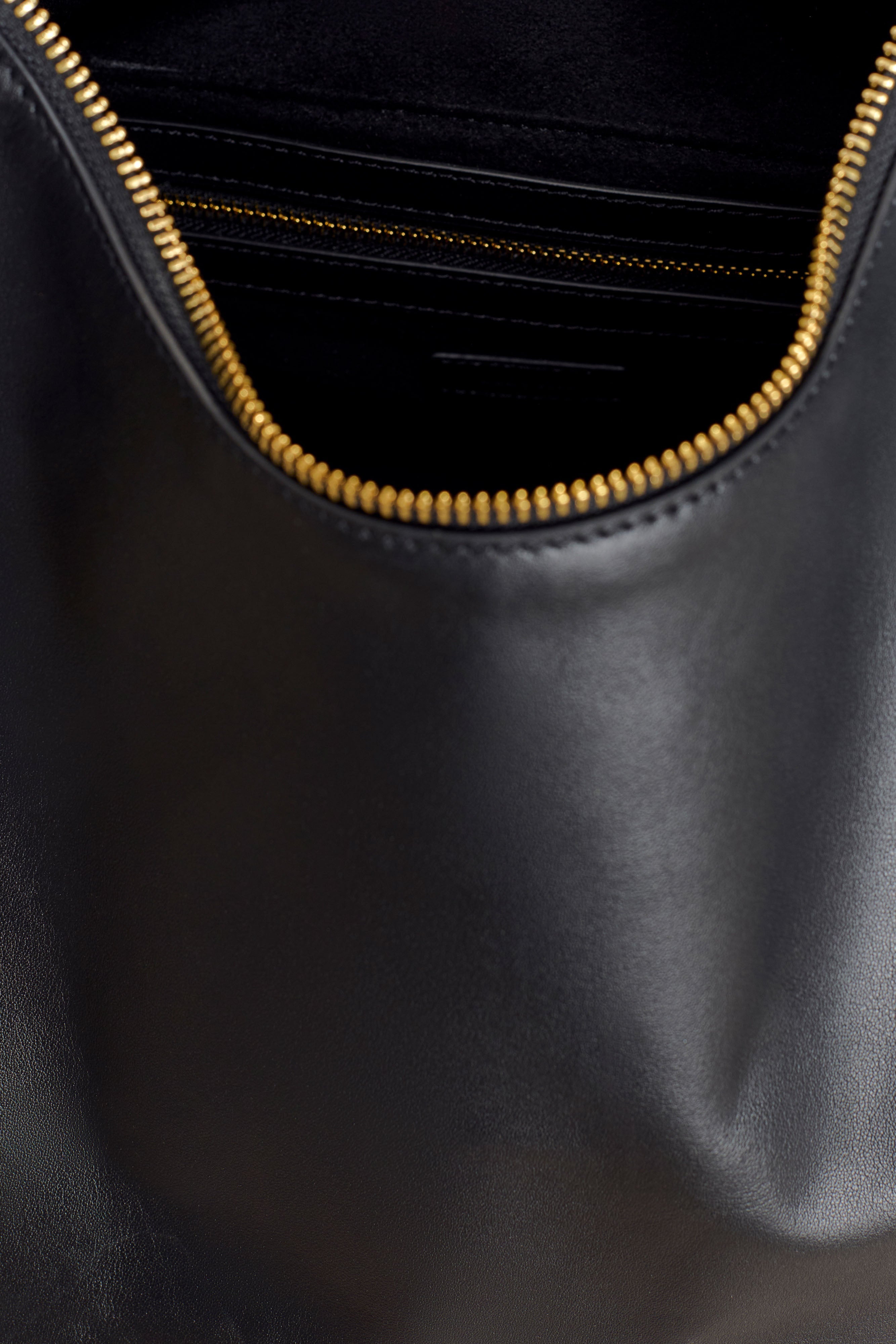 Bristol Croissant Leather Shoulder Bag - Black - Image 5