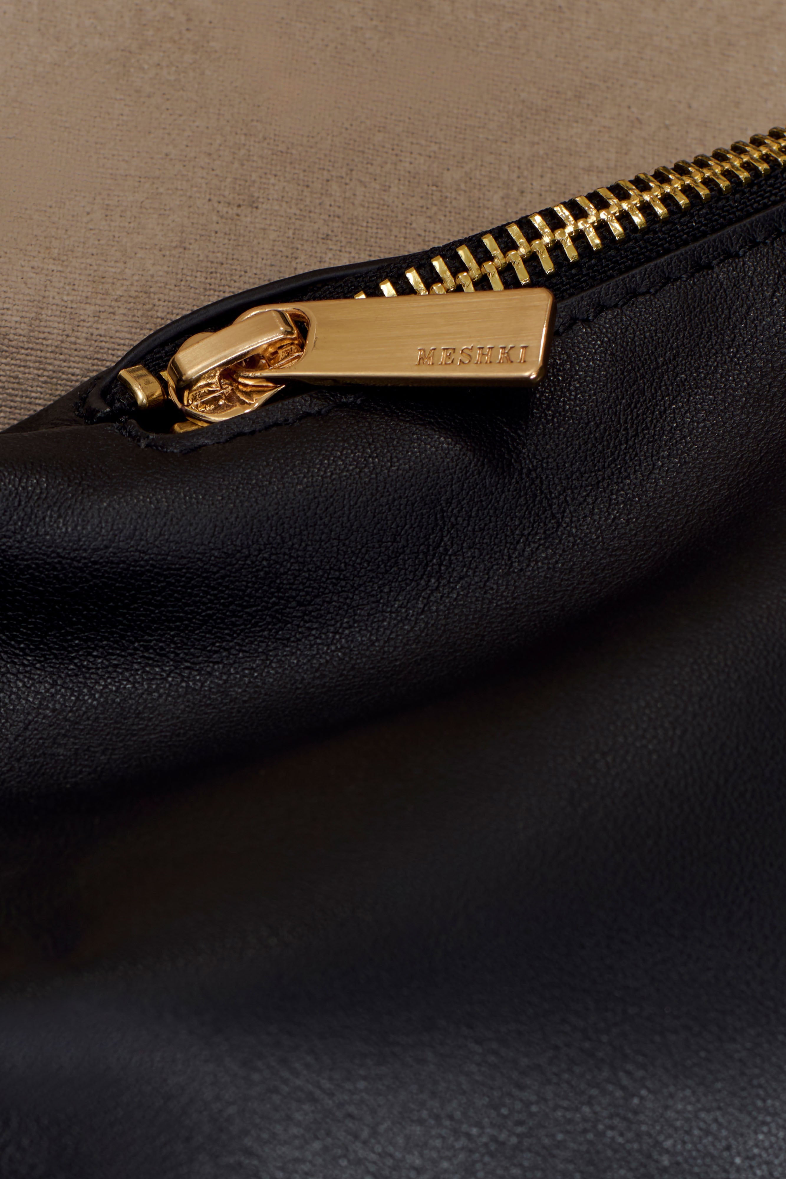Bristol Croissant Leather Shoulder Bag - Black - Image 6