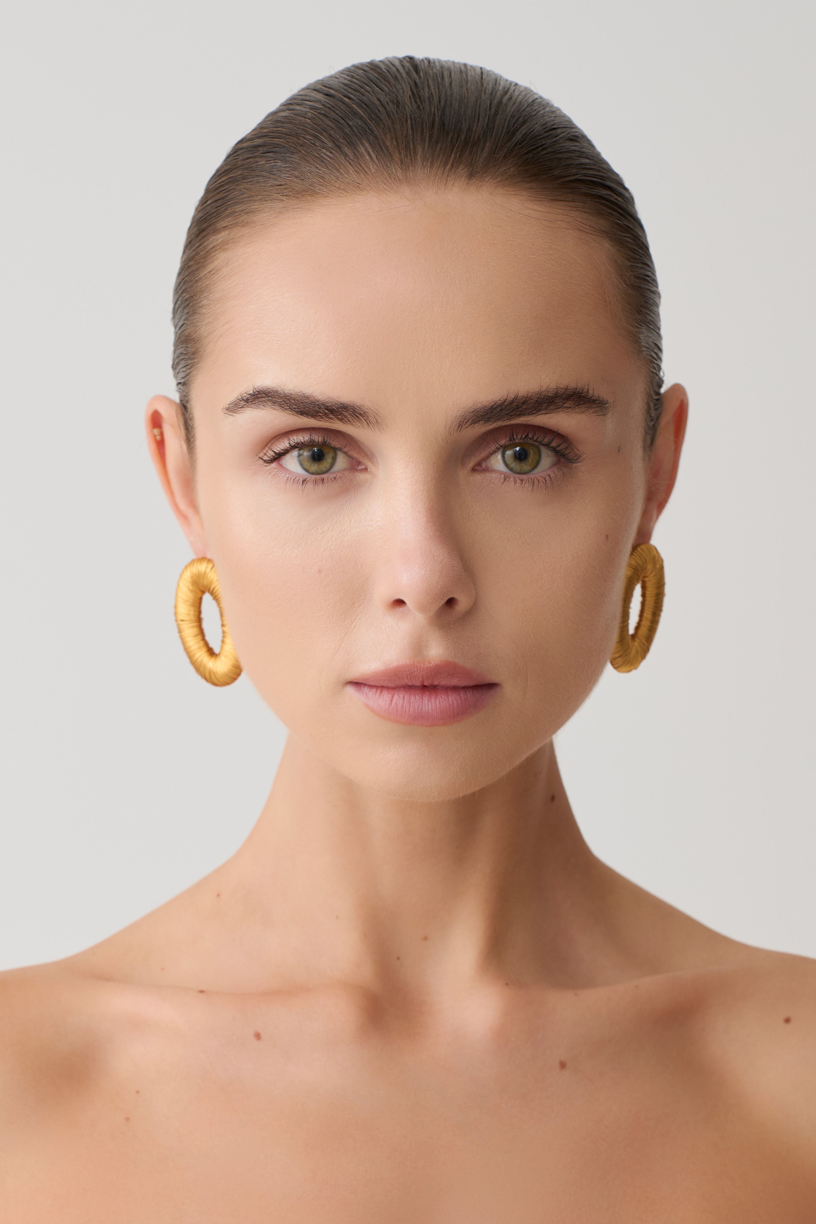 Alternative view of Yara Metal Wounded Stud Earring - Gold