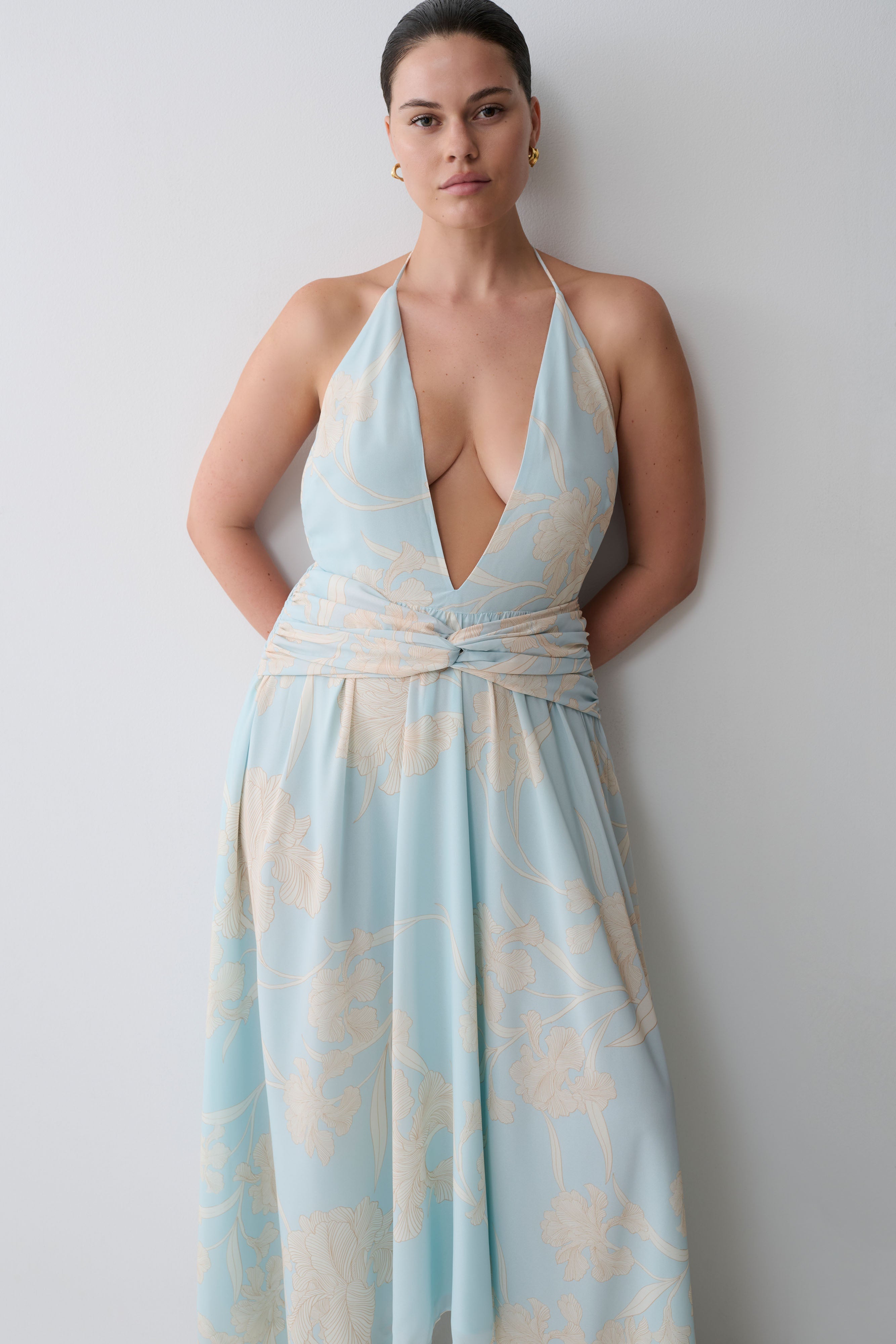Cyra Plunge Chiffon Midi Dress - Blue Floral Print - Image 8