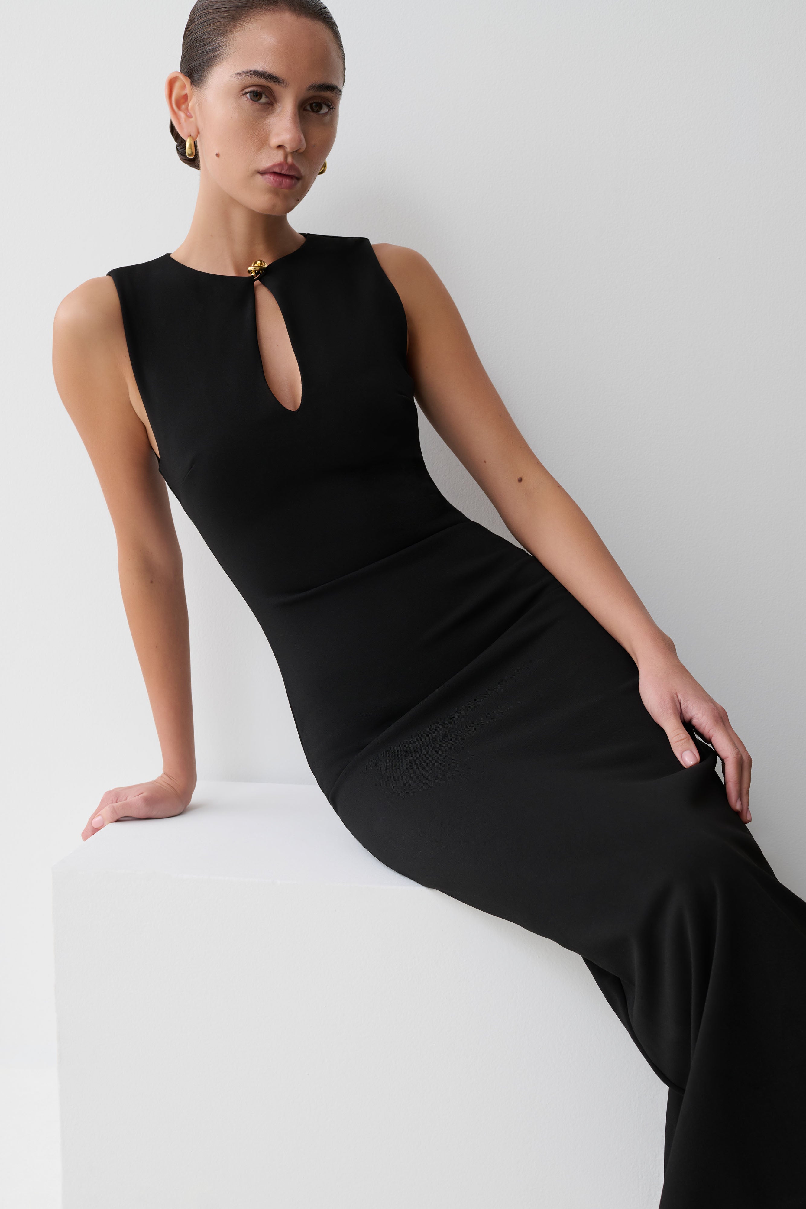 Norah Sleeveless Crepe Midi Dress - Black - Image 4