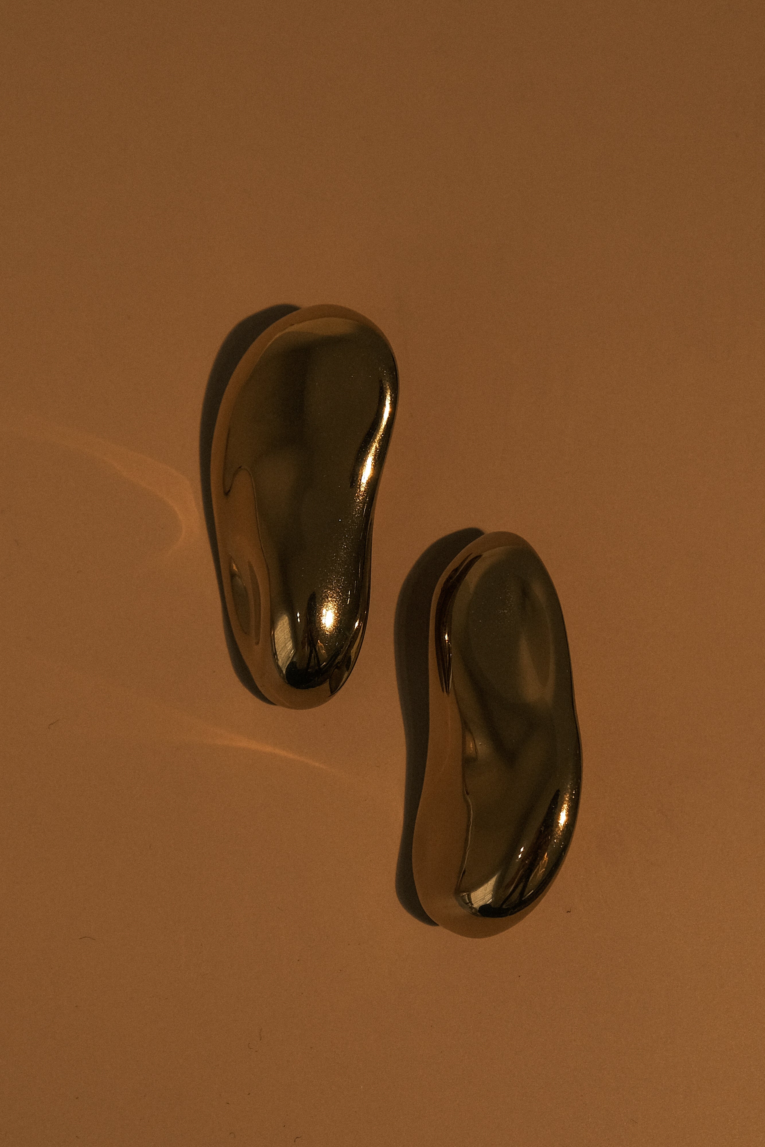 Alicia Horizontal Earrings - Gold - Image 3