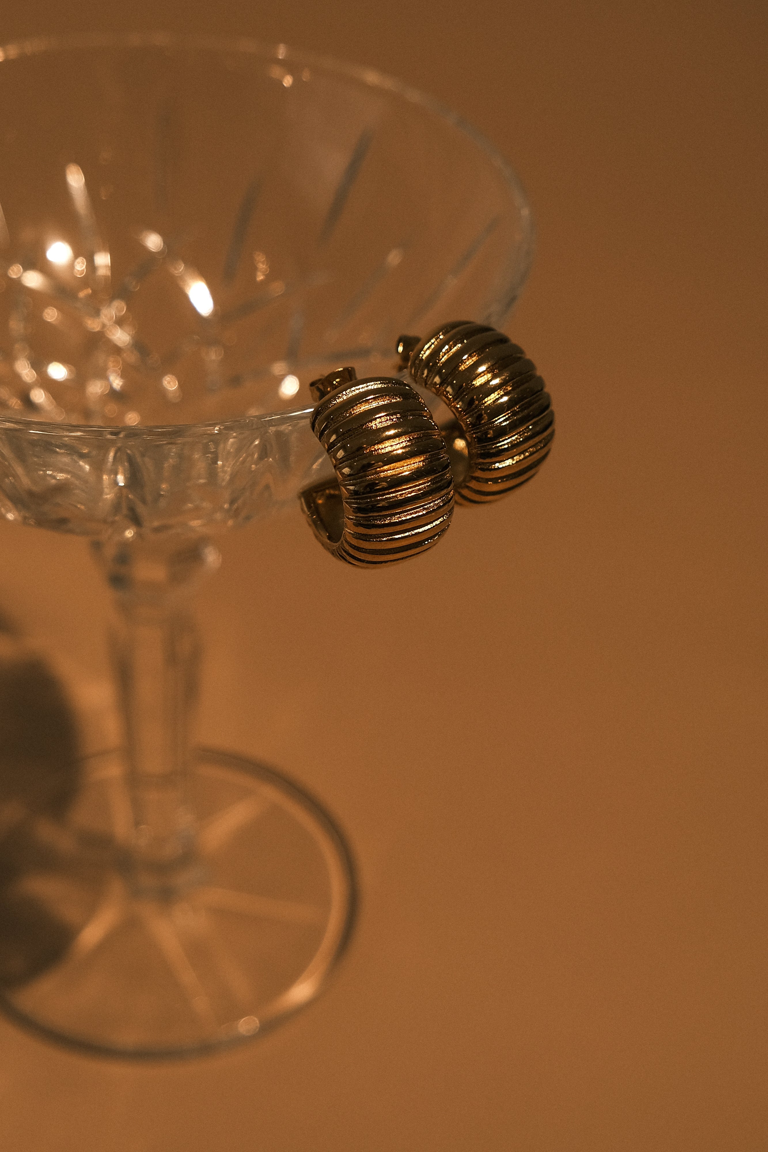Alternative view of Amelia Textured Hoop - Gold